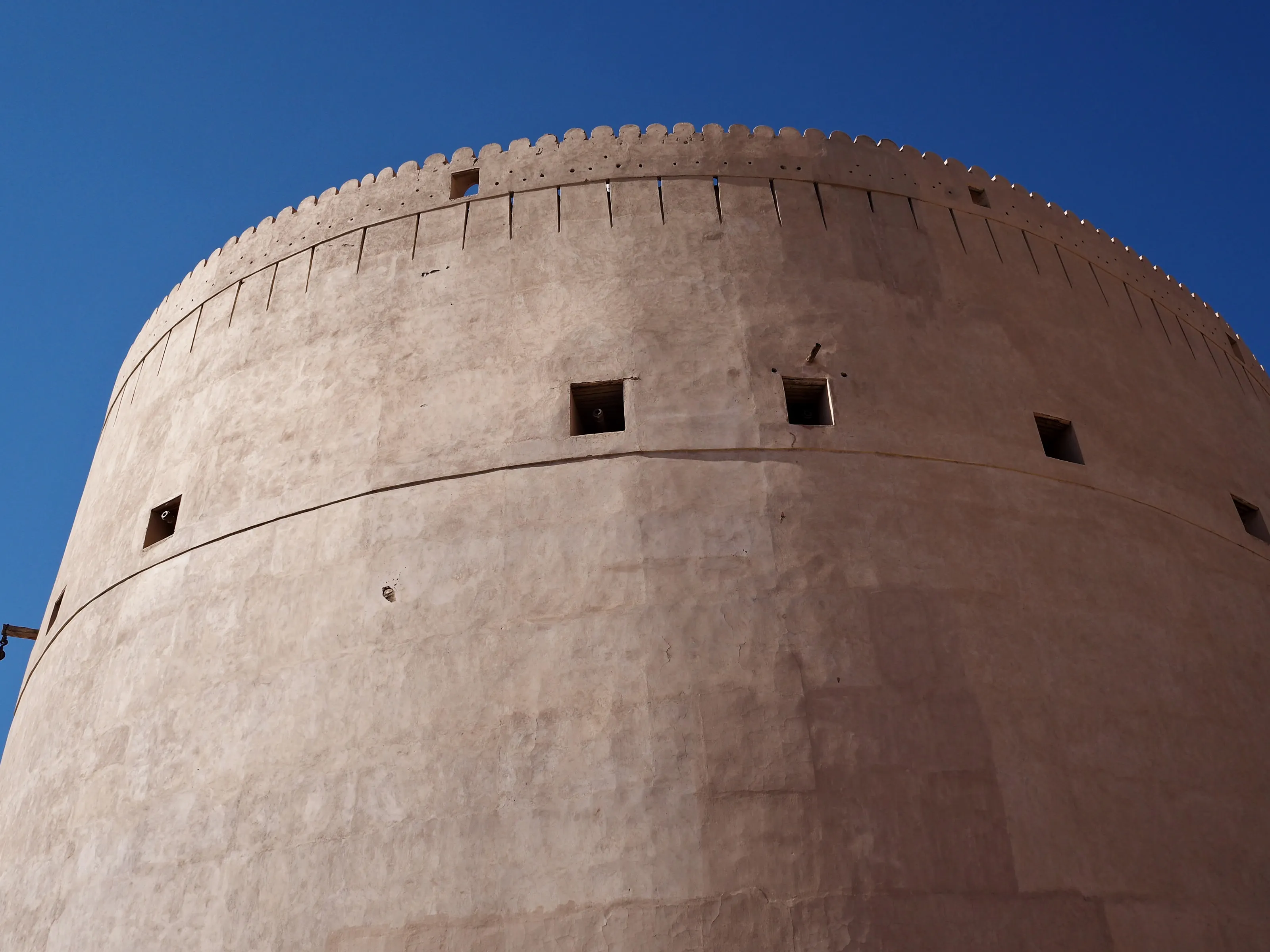 The old trading hub of Nizwa has a beautiful old town and fort.